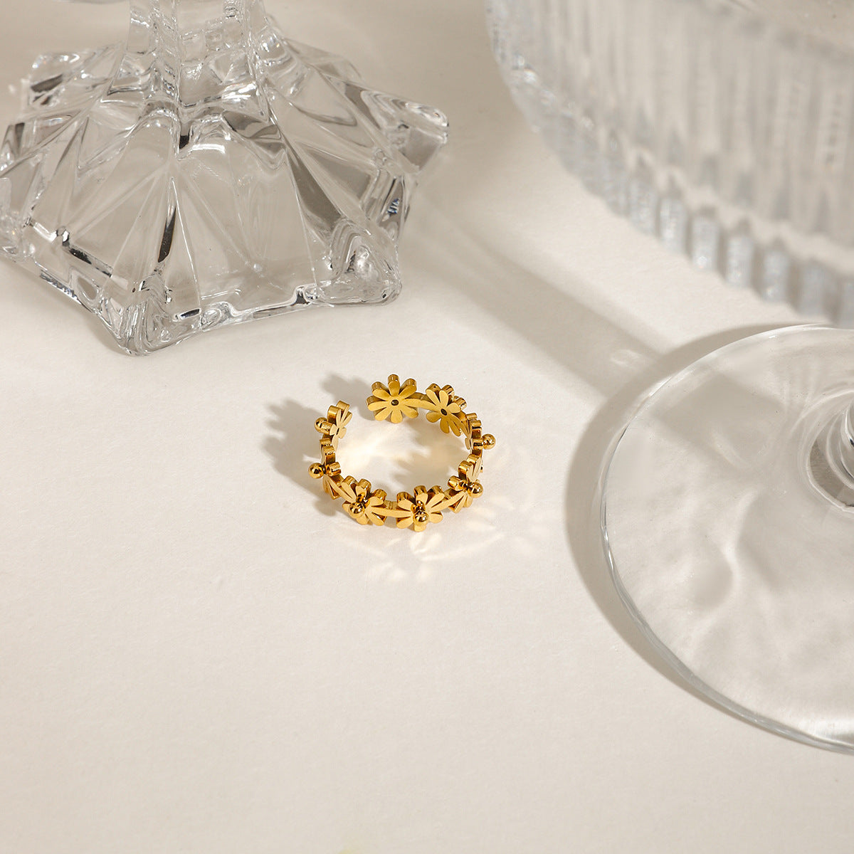 Jingqiao Design 18K Gold Stainless Steel Daisy Flower Ring, Trendy Versatile Fashion Accessories Versatile Wholesale