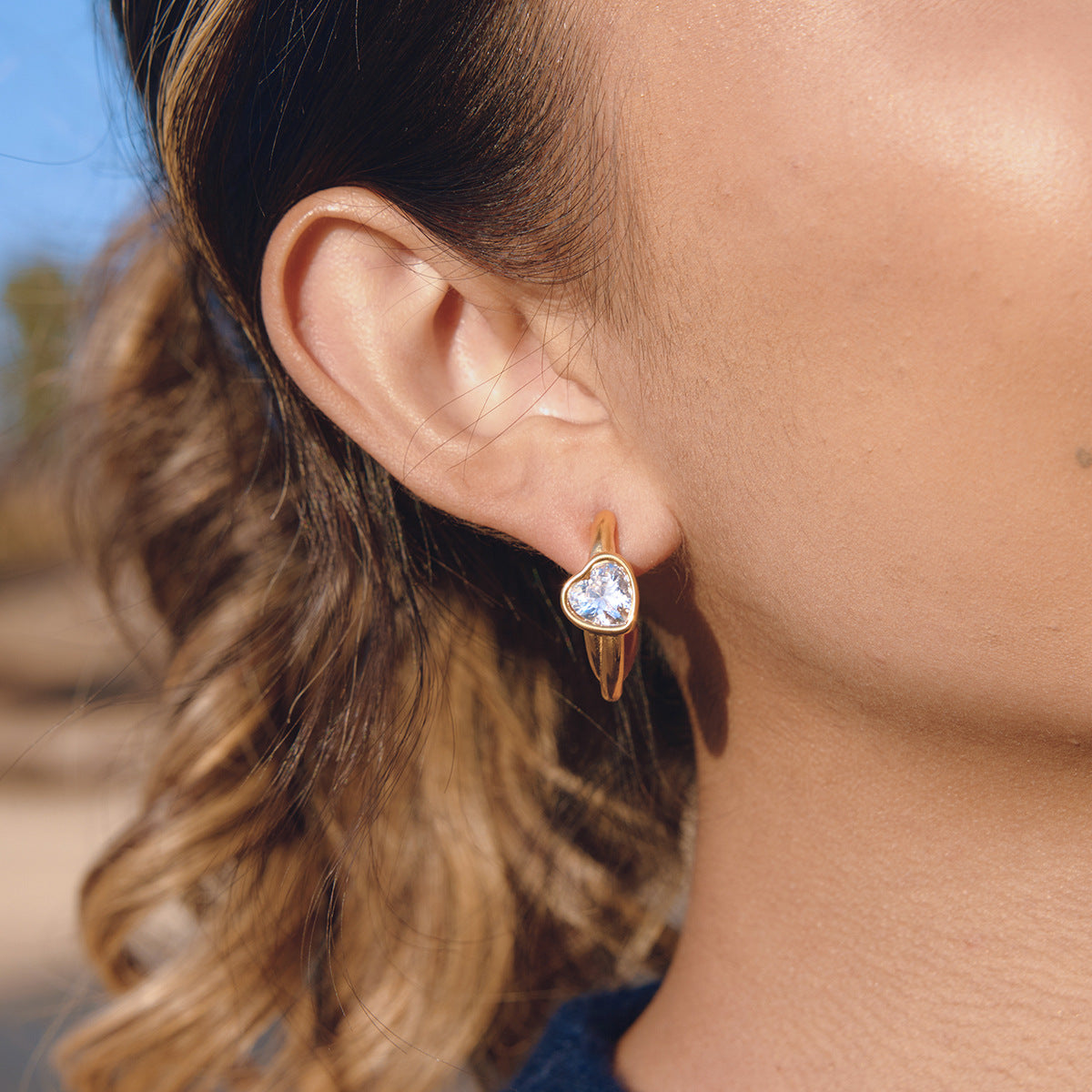 Jingqiao stainless steel heart-shaped zircon C-shaped earrings, light luxury and high-end earrings, niche design titanium steel cross-border accessories
