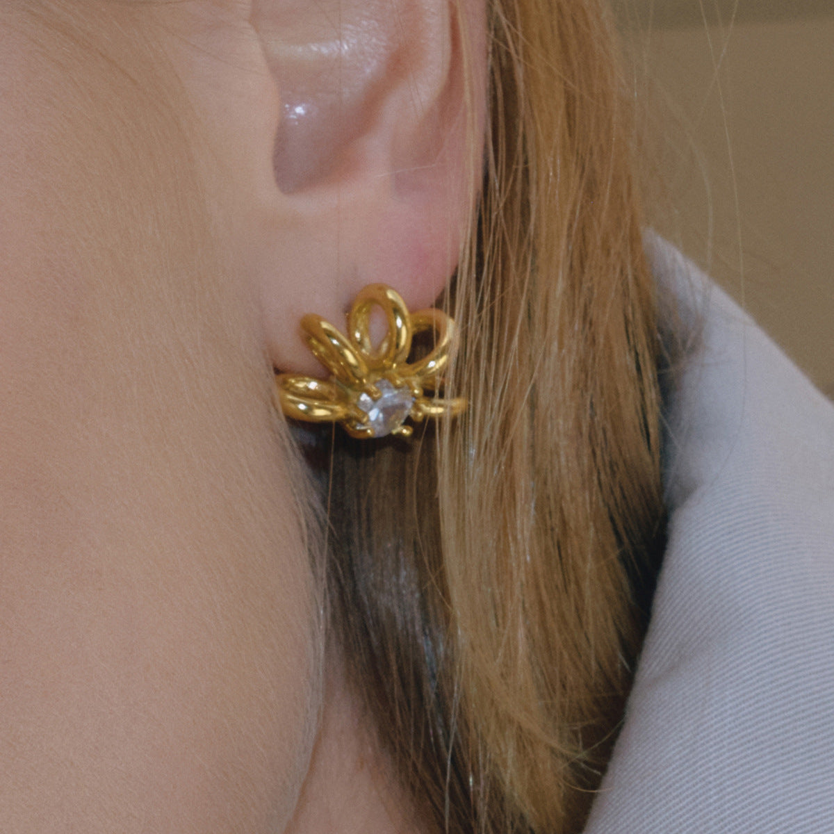 Jingqiao classic style 18K gold stainless steel zircon linear hollow-out earrings, light luxury high-end earrings, cross-border accessories