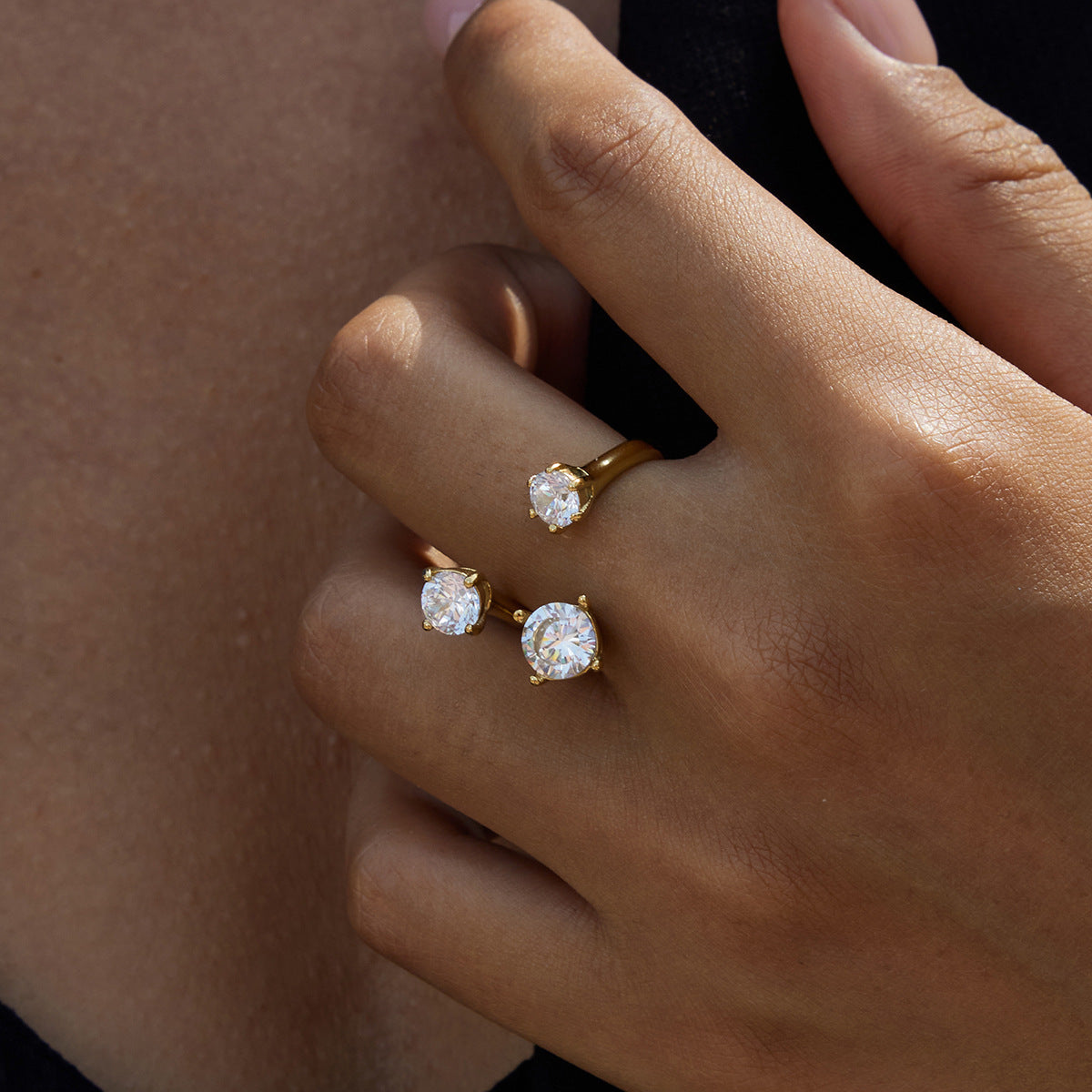 Classic style with a quiet and charming design, 16K gold stainless steel with white zircon and asymmetrical branch opening, adjustable ring