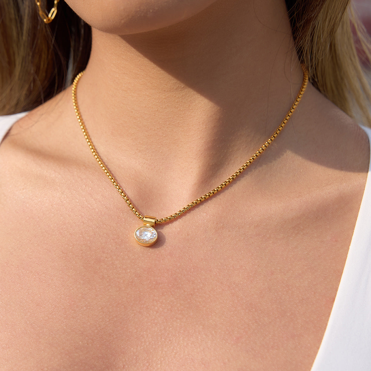 Jingqiao Classic Style 18K Stainless Steel Egg-Shaped Zircon Pendant Necklace for Women, High-End Cross-border Accessory, Niche Design