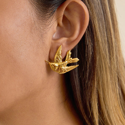 Quiet classic style, stainless steel and flat dove-shaped stud earrings, European and American design, unique sense of design, light luxury and high-end earrings