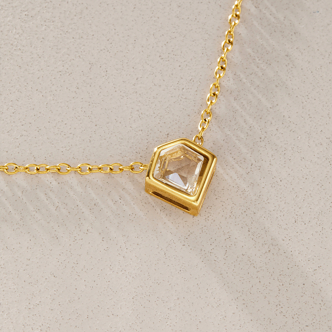 Jingqiao titanium steel necklace, light luxury niche collarbone chain zircon pendant, O-shaped stainless steel necklace for women, European and American cross-border accessories