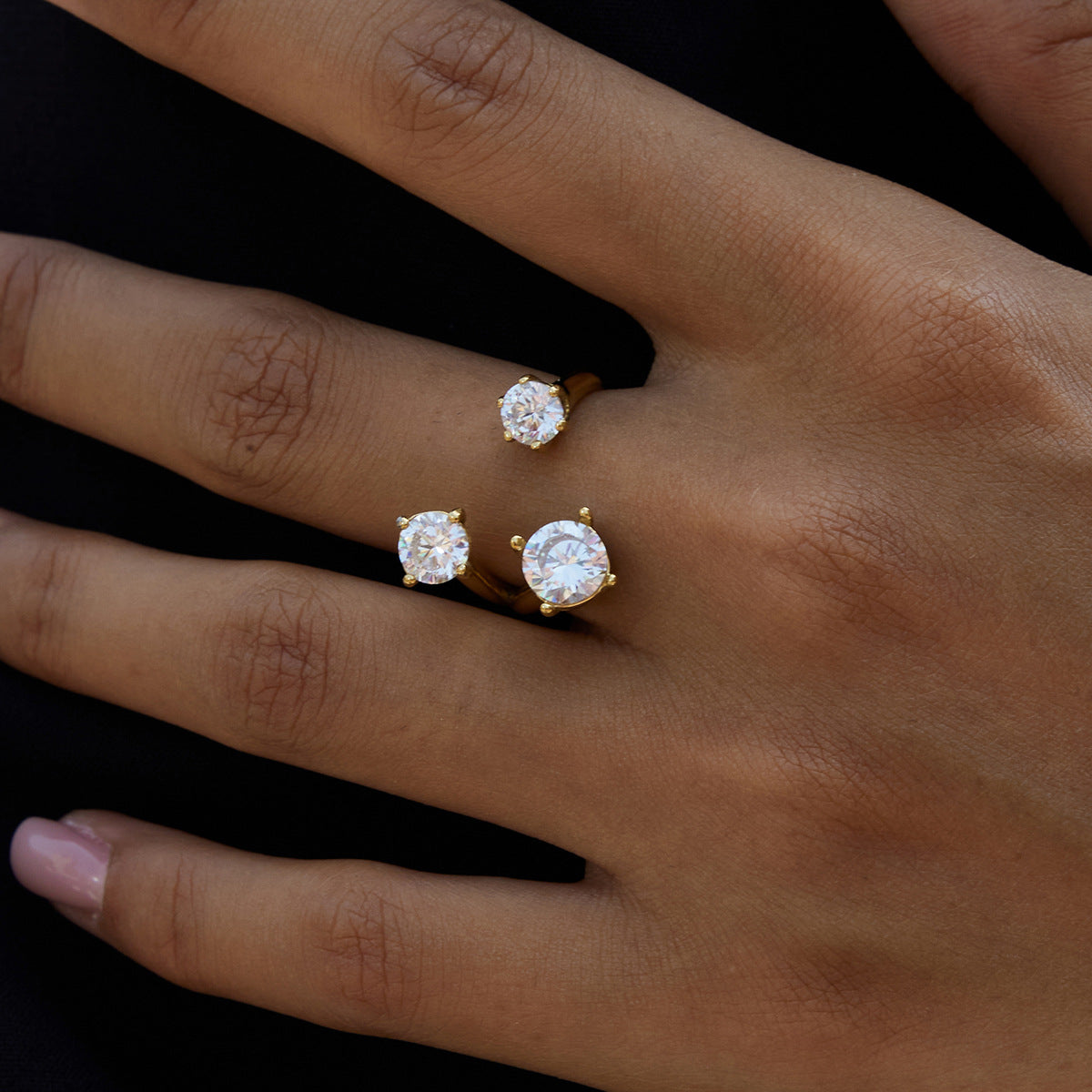 Classic style with a quiet and charming design, 16K gold stainless steel with white zircon and asymmetrical branch opening, adjustable ring