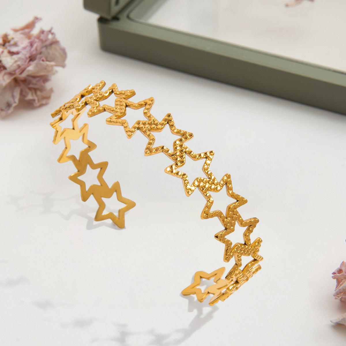 Quiet design resort style 8K gold stainless steel hammered hollow five-pointed star opening stainless steel bracelet jewelry