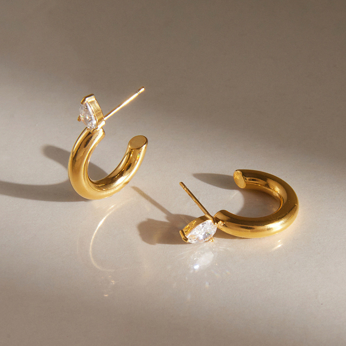 Jingqiao titanium steel zircon C-shaped earrings niche high-end earrings with fading stainless steel accessories for women's cross-border products