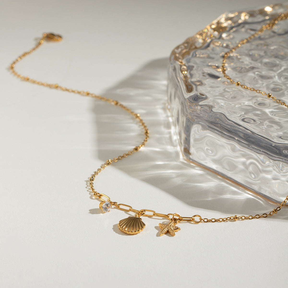 Quiet design European and American fashion necklace 18k gold stainless steel white zircon hammered starfish pendant necklace