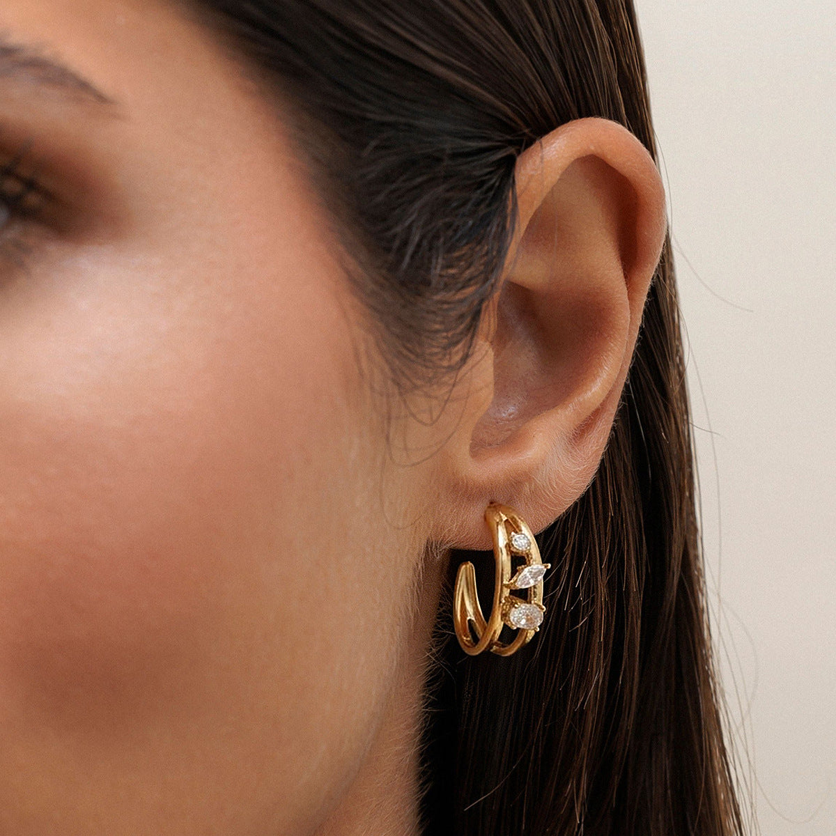 Jingqiao titanium steel zircon C-shaped earrings for women, colorless earrings, light luxury high-end stainless steel cross-border accessories wholesale