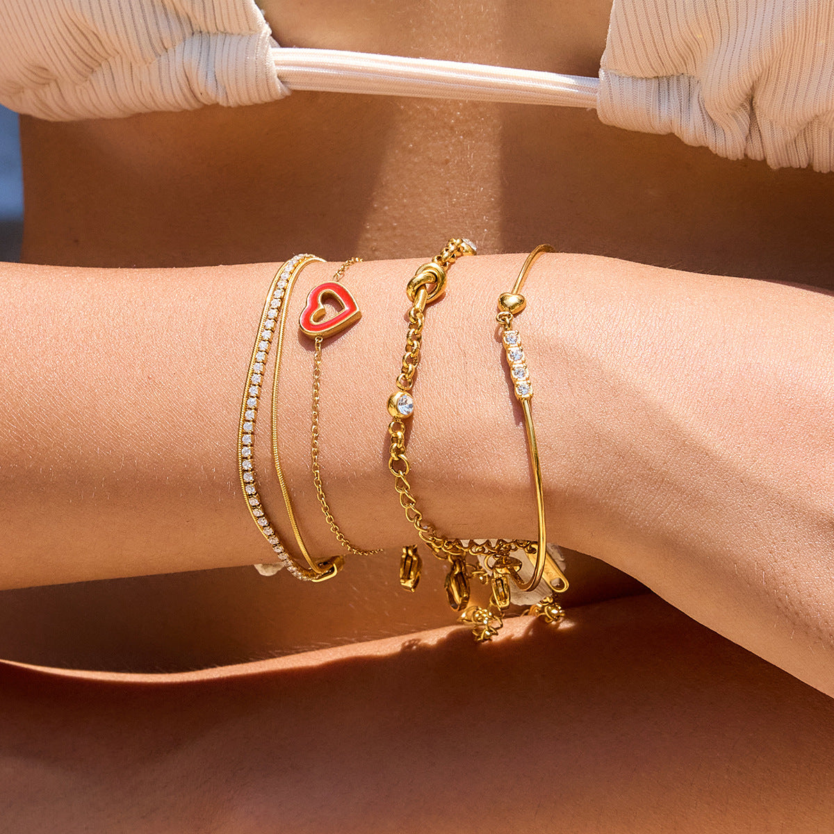 Classic style 18K gold stainless steel bracelet with white diamonds and glossy lines, stainless steel bracelet accessory