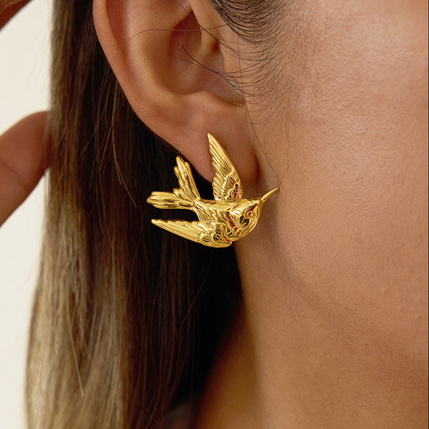 Quiet classic style, stainless steel and flat dove-shaped stud earrings, European and American design, unique sense of design, light luxury and high-end earrings