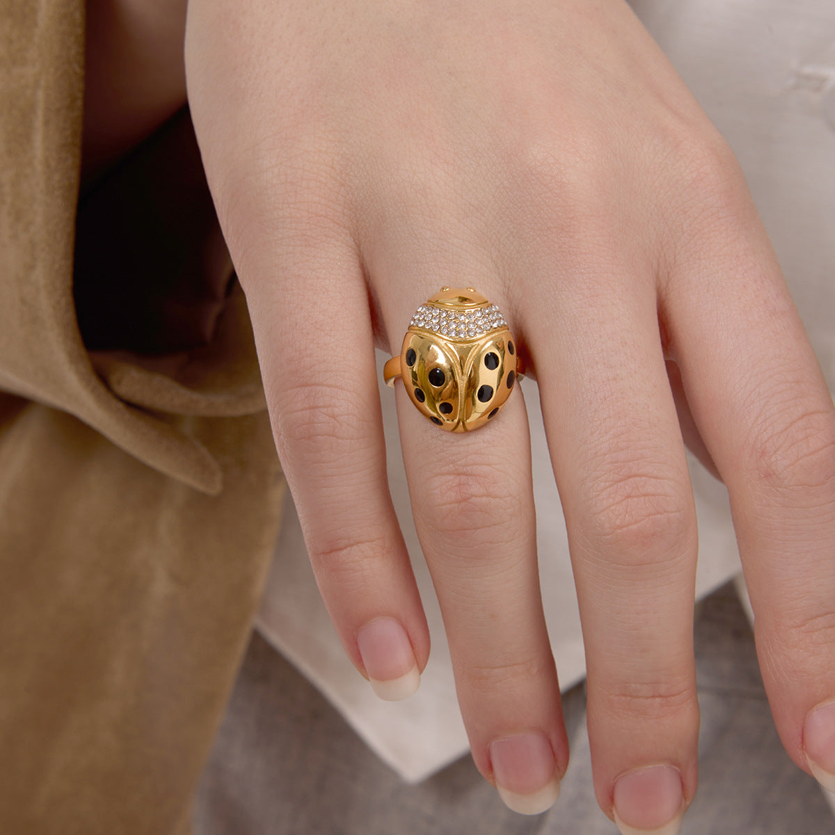 Jingqiao classic style white zircon ladybug ring, niche high-end look, titanium steel fade-proof cross-border e-commerce design women